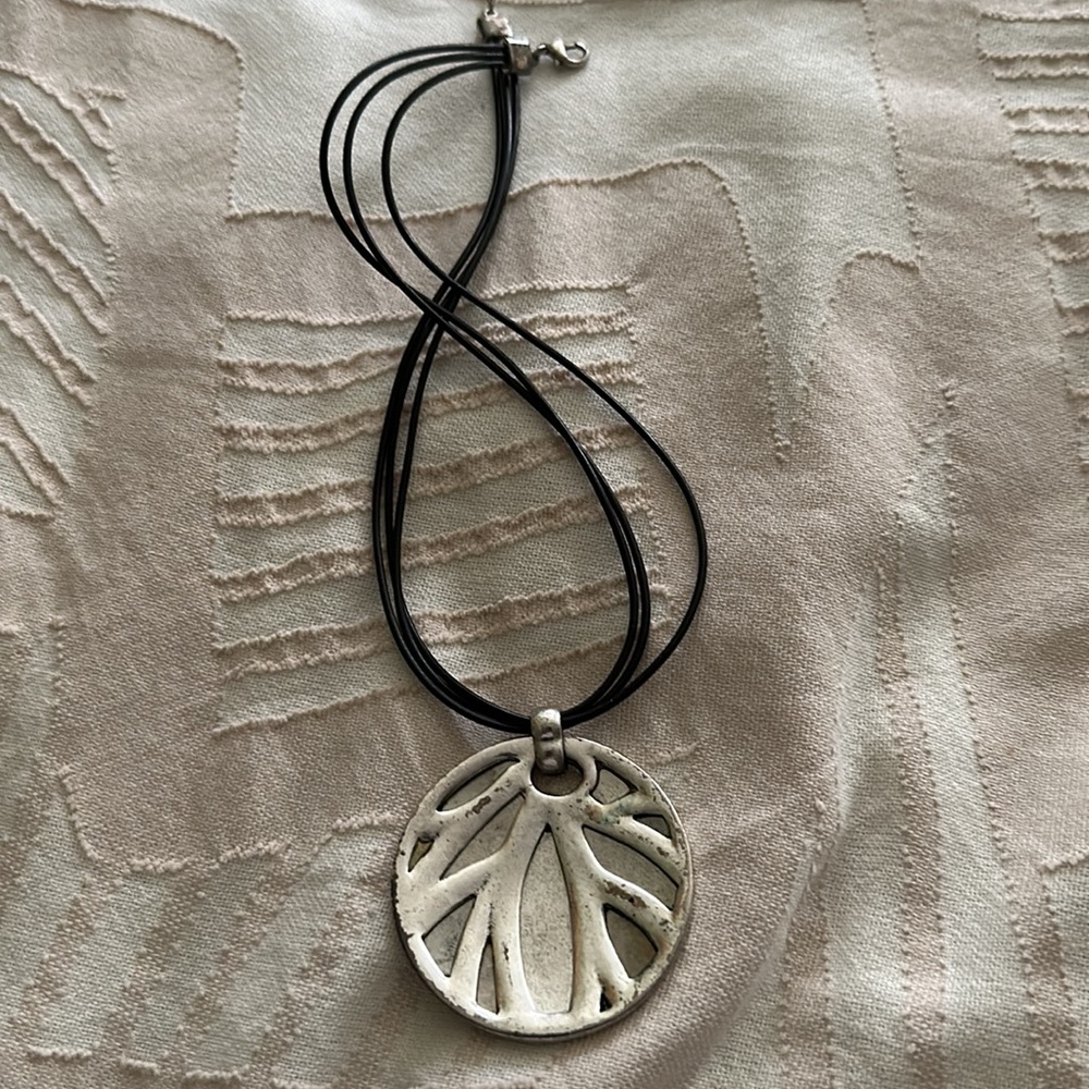 Silver necklace with leather chain - Picture 2 of 3